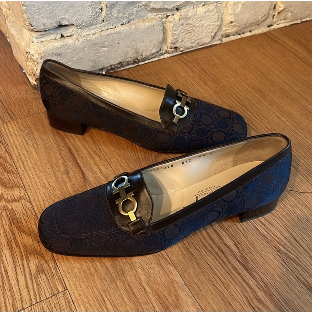 SALVATORE FERRAGAMO GANCINI BUCKLE LOAFERS WOMEN SHOES